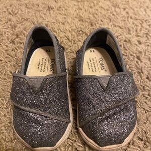 TOMS Kids Glitter Moccasins - Black